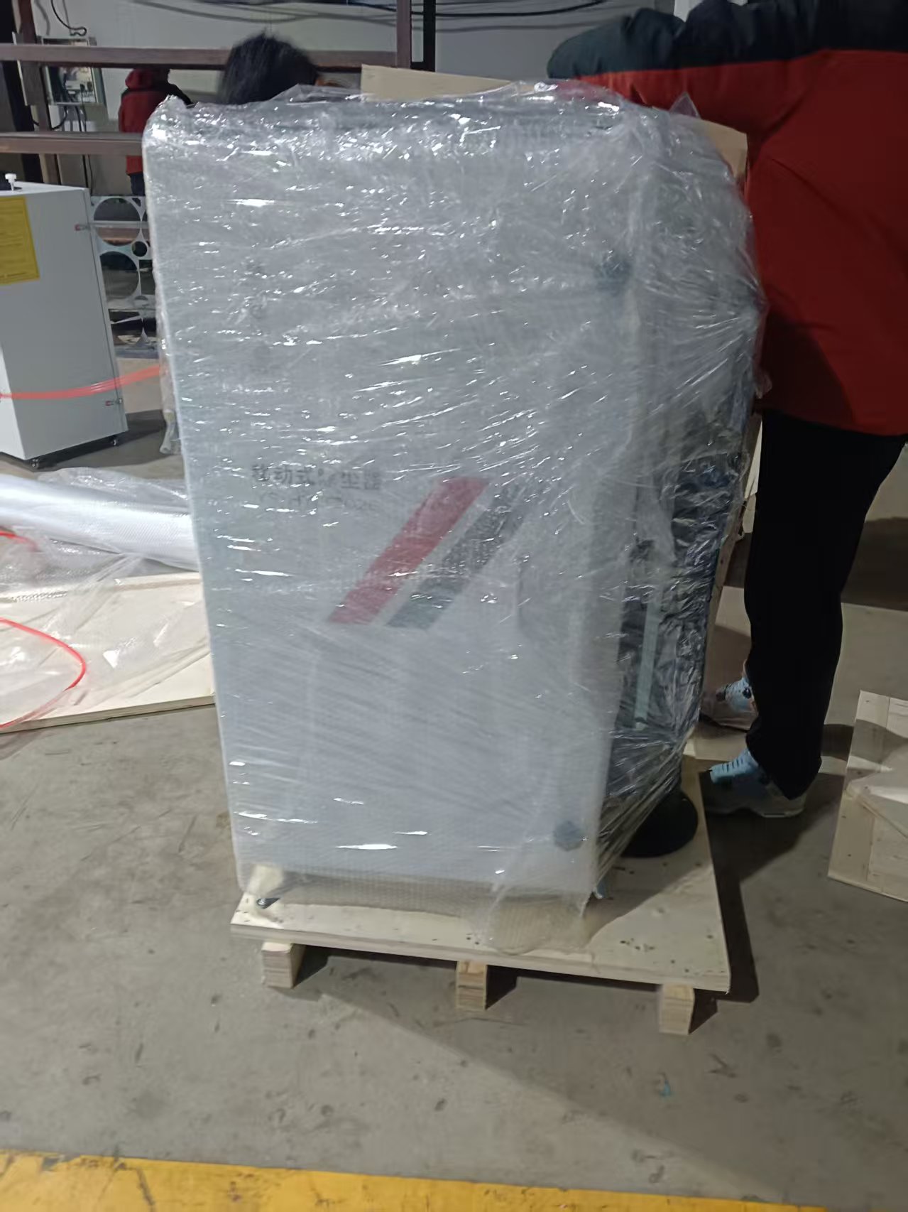 脉冲焊烟净化器出口澳大利亚打包中